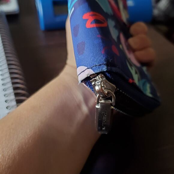 Travelon RFID Blocking Single Zip Wallet Read Description - Picture 6 of 6